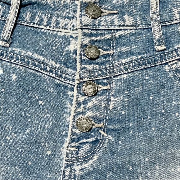 Hollister High Waisted Bleached Distressed Cut Off Jean Shorts Size 1 or 25 - Picture 2 of 8